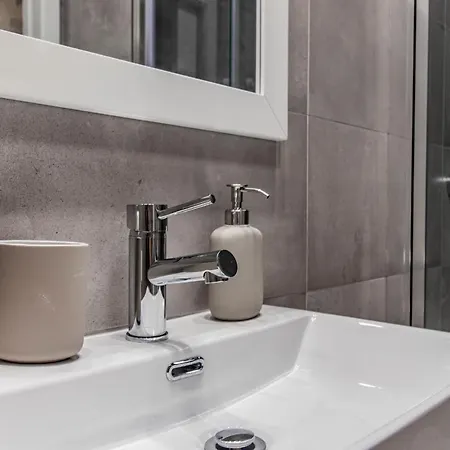 Sweet Studio W/ Big Balcony By Lovelystay Oporto